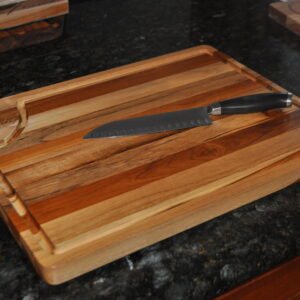 Teak Cutting board "Give Thanks"