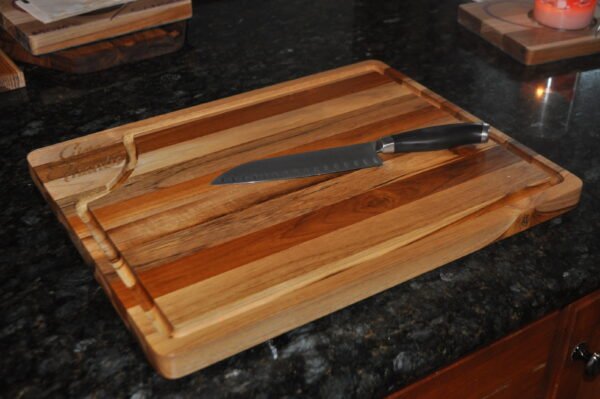 Teak Cutting board "Give Thanks"